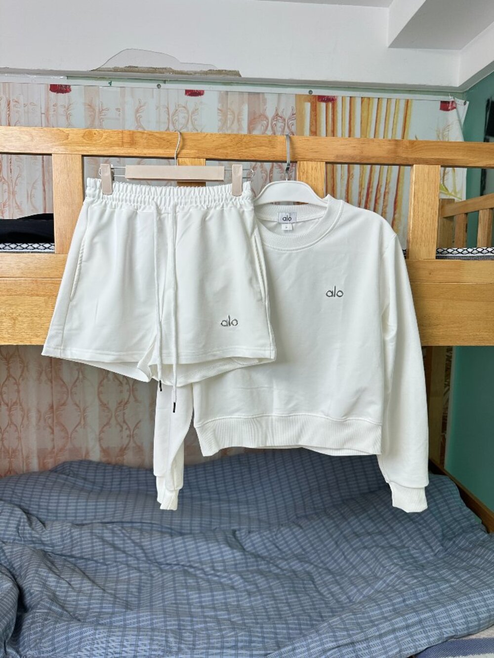 ALO White Sweatshirt and Shorts Set — Exceptional Quality, Size M